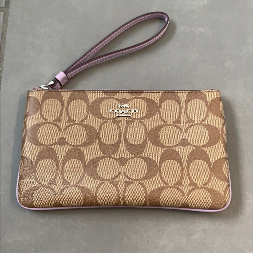 💜 NWOT Large Coach Wristlet 💜